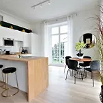 Апартаменти Frederick Place - Your *