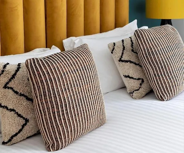 Апартаменти Frederick Place - Your